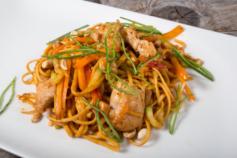 What to Serve with Lo Mein (7 Tasty Side Dishes)
