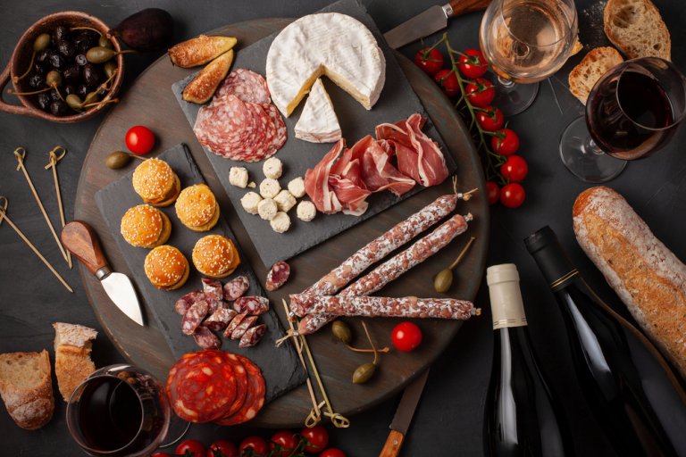 What goes on a Charcuterie Board (15 Interesting Sides)