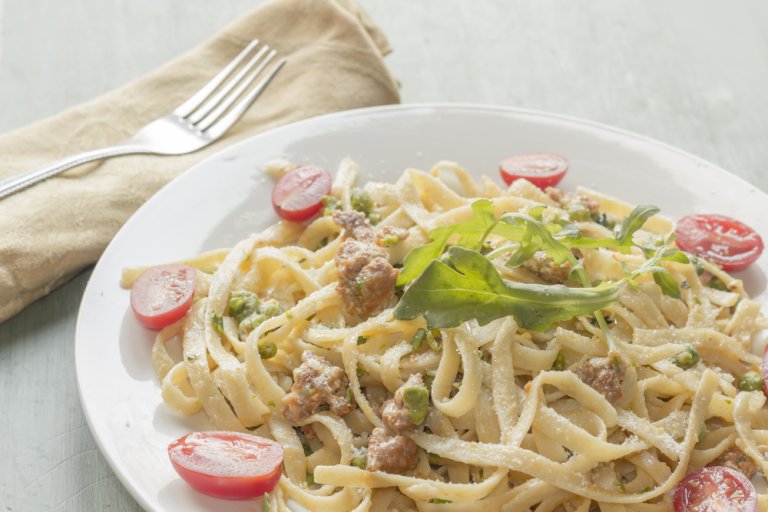 What to Serve with Fettuccine Alfredo – 10 Delicious Ideas to Try