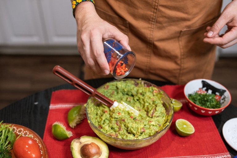 What to Eat with Guacamole : 9 Amazing Ideas to Try