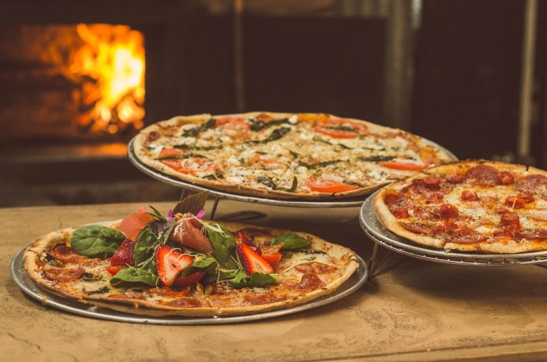 What to Serve with Pizza at a Birthday Party (12 Yummy Sides)